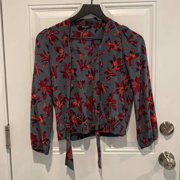 Madewell Women’s Size XS  Silk Tie Neck Wrap Top in Winter Orchid Multi Green - Picture 3 of 6